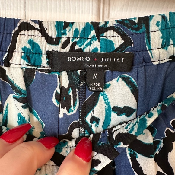 Romeo & Juliet Couture Floral Shorts Sz. M - Picture 2 of 4